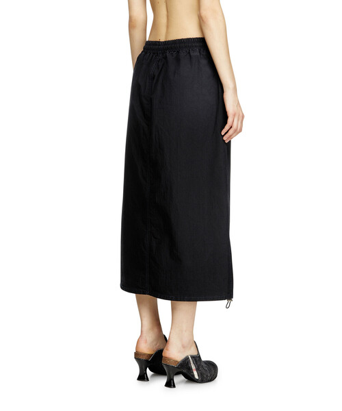 DIESEL(ディーゼル)の「ウィメンズ ジョグ スカート DE-OREN-C JOGG(デニムスカート・レディース・ブラック・LARGE/MEDIUM/SMALL/X-SMALL)」の2枚目の写真