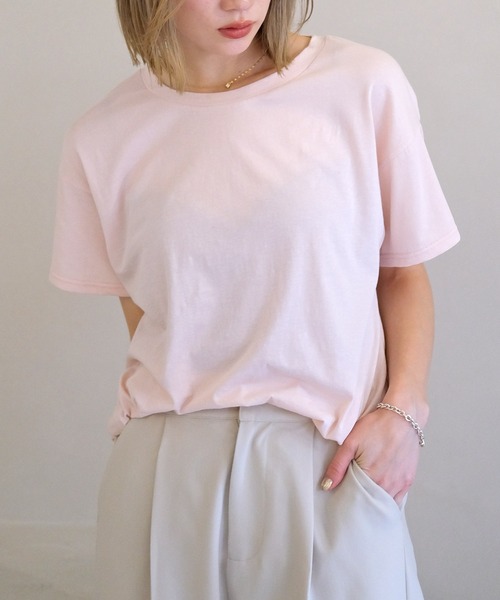 AKTE（アクテ）の「リラックスクルーネックTシャツ（Tシャツ/カットソー・レディース・ブラック/ライトベージュ/ベビーピンク/ホワイト・FREE）」の4枚目の写真