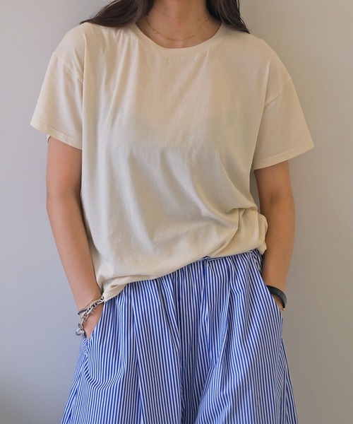 AKTE（アクテ）の「リラックスクルーネックTシャツ（Tシャツ/カットソー・レディース・ブラック/ライトベージュ/ベビーピンク/ホワイト・FREE）」の3枚目の写真