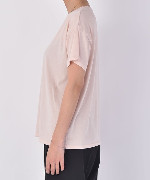 AKTE（アクテ）の「リラックスクルーネックTシャツ（Tシャツ/カットソー・レディース・ブラック/ライトベージュ/ベビーピンク/ホワイト・FREE）」の13枚目の写真