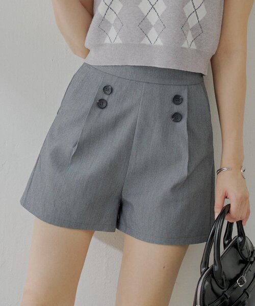 Chico（チコ）の「サイドボタンデザインショートパンツ（その他パンツ・レディース・ベージュ/ブラック系その他2/グレー・FREE）」の3枚目の写真