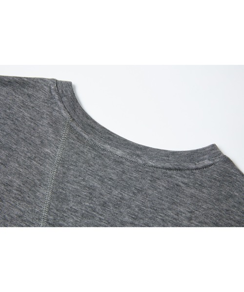 tageechita(タジチタ)の「【tageechita】アシンメトリーヘム Sラインステッチ フィットTシャツ(Tシャツ/カットソー・レディース・ホワイト×ブラック/グレー・S/M/L)」の8枚目の写真
