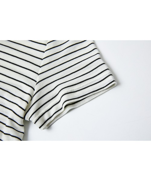 tageechita(タジチタ)の「【tageechita】アシンメトリーヘム Sラインステッチ フィットTシャツ(Tシャツ/カットソー・レディース・ホワイト×ブラック/グレー・S/M/L)」の10枚目の写真