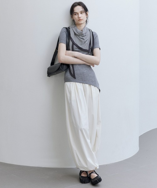 tageechita(タジチタ)の「【tageechita】アシンメトリーヘム Sラインステッチ フィットTシャツ(Tシャツ/カットソー・レディース・ホワイト×ブラック/グレー・S/M/L)」の18枚目の写真