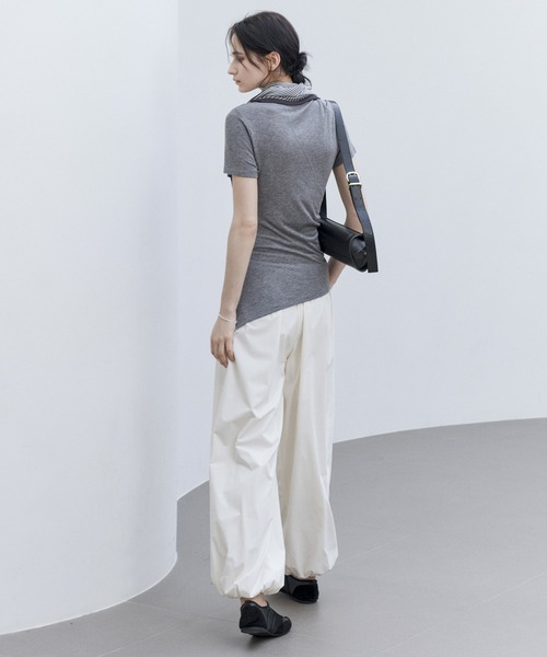 tageechita(タジチタ)の「【tageechita】アシンメトリーヘム Sラインステッチ フィットTシャツ(Tシャツ/カットソー・レディース・ホワイト×ブラック/グレー・S/M/L)」の19枚目の写真