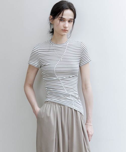 tageechita(タジチタ)の「【tageechita】アシンメトリーヘム Sラインステッチ フィットTシャツ(Tシャツ/カットソー・レディース・ホワイト×ブラック/グレー・S/M/L)」の21枚目の写真