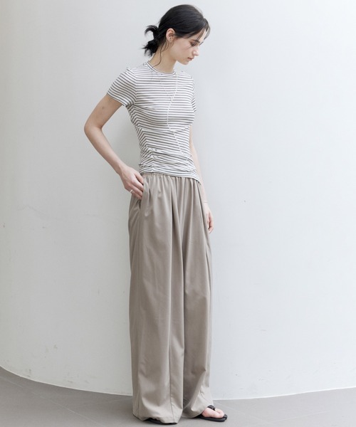 tageechita(タジチタ)の「【tageechita】アシンメトリーヘム Sラインステッチ フィットTシャツ(Tシャツ/カットソー・レディース・ホワイト×ブラック/グレー・S/M/L)」の22枚目の写真