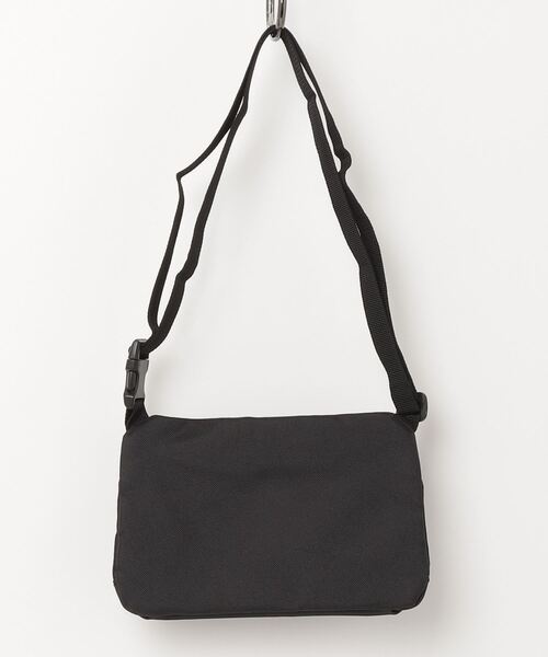 NEW BALANCE（ニューバランス）の「Essential スリングバッグ（ボディバッグ/ウエストポーチ・メンズ・ネイビー/ブラック・ONE SIZE）」の13枚目の写真