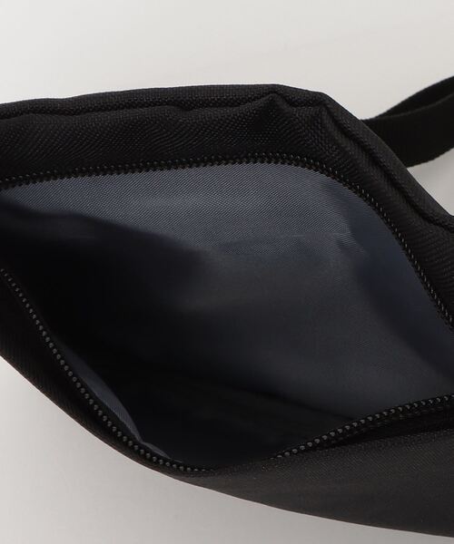 NEW BALANCE（ニューバランス）の「Essential スリングバッグ（ボディバッグ/ウエストポーチ・メンズ・ネイビー/ブラック・ONE SIZE）」の15枚目の写真