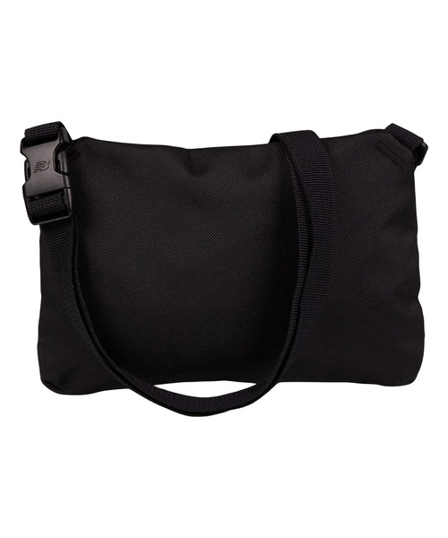 NEW BALANCE（ニューバランス）の「Essential スリングバッグ（ボディバッグ/ウエストポーチ・メンズ・ネイビー/ブラック・ONE SIZE）」の3枚目の写真