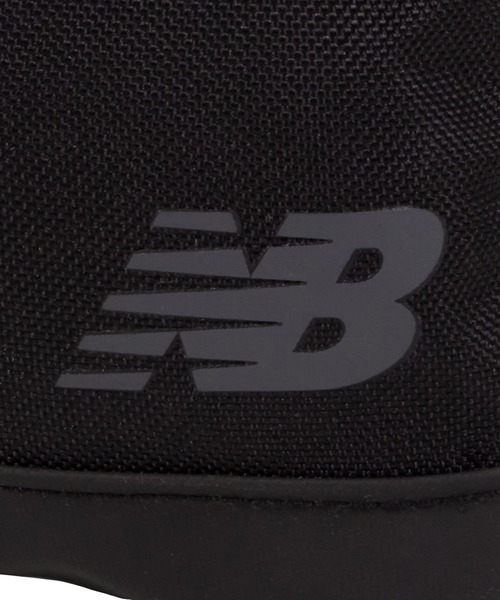 NEW BALANCE（ニューバランス）の「Essential スリングバッグ（ボディバッグ/ウエストポーチ・メンズ・ネイビー/ブラック・ONE SIZE）」の5枚目の写真