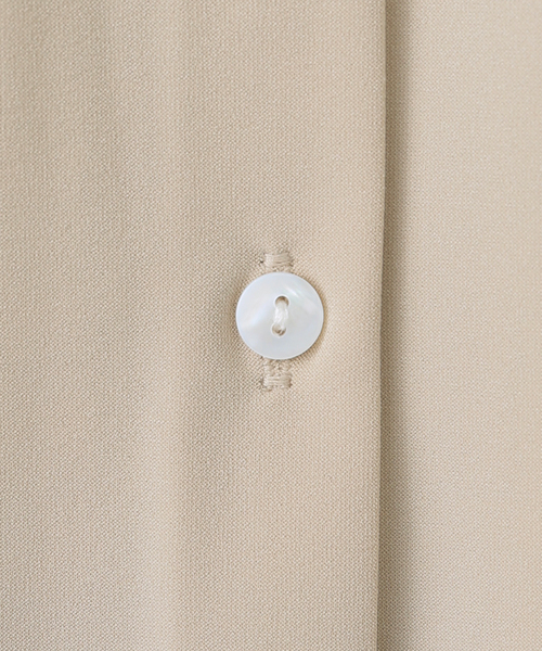 La TOTALITE（ラトータリテ）の「【洗える】ストレッチシャツ（シャツ/ブラウス・レディース・ブラック/ホワイト/ベージュ/サックスブルー・FREE）」の7枚目の写真