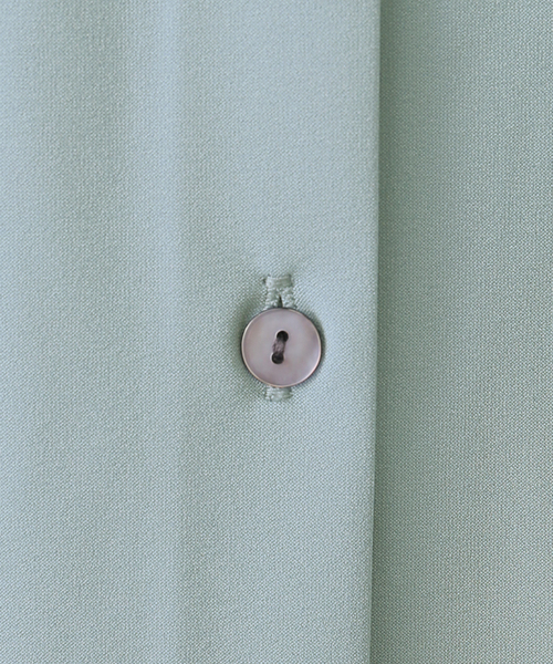 La TOTALITE（ラトータリテ）の「【洗える】ストレッチシャツ（シャツ/ブラウス・レディース・ブラック/ホワイト/ベージュ/サックスブルー・FREE）」の6枚目の写真