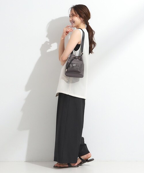 Lee(リー)の「【Lee別注/撥水】巾着ショルダーバッグ(ショルダーバッグ・レディース・ブラウン系8/ピンク系その他/ブラック/ベージュ/グリーン系その他5/アイボリー系7/チャコールグレー・00)」の9枚目の写真