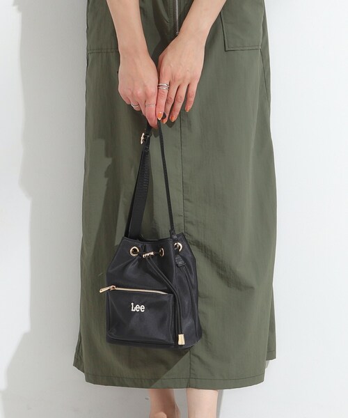 Lee(リー)の「【Lee別注/撥水】巾着ショルダーバッグ(ショルダーバッグ・レディース・ブラウン系8/ピンク系その他/ブラック/ベージュ/グリーン系その他5/アイボリー系7/チャコールグレー・00)」の10枚目の写真