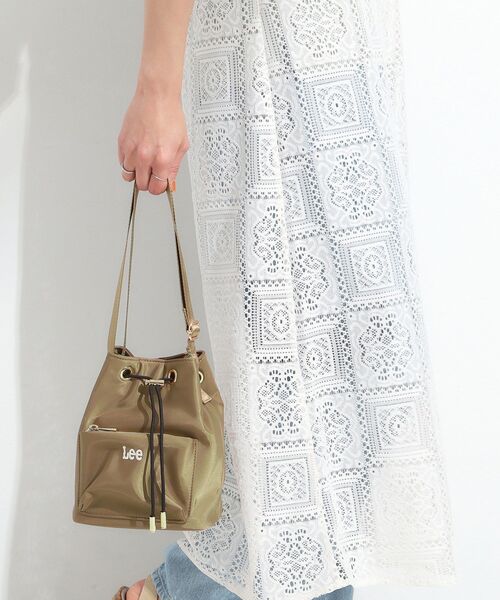 Lee(リー)の「【Lee別注/撥水】巾着ショルダーバッグ(ショルダーバッグ・レディース・ブラウン系8/ピンク系その他/ブラック/ベージュ/グリーン系その他5/アイボリー系7/チャコールグレー・00)」の20枚目の写真