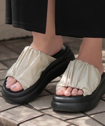 HUG.U（ハグユー）の「映えギャザーサンダル（サンダル）」