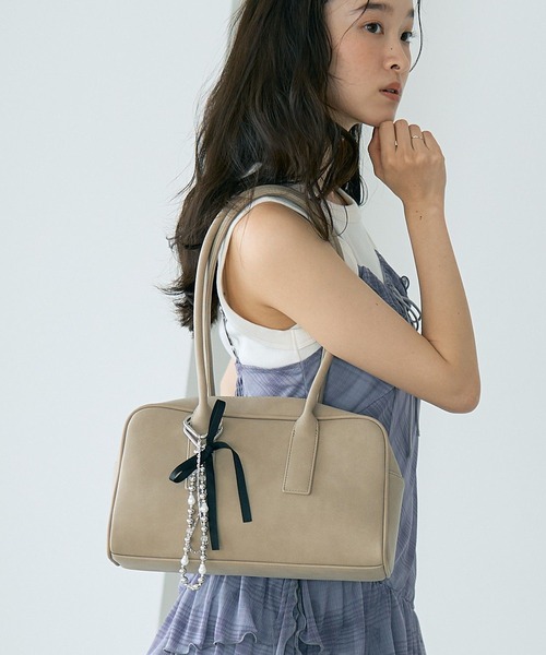 earth music&ecology（アースミュージックアンドエコロジー）の「ワイドスクエアボストンバッグ（ボストンバッグ・レディース・キャメル/ベージュ・FREE）」の3枚目の写真