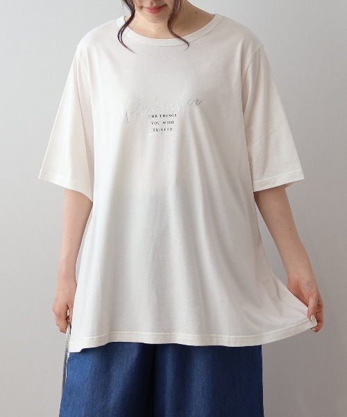 MB mint breeze(エムビーミントブリーズ)の「【L~5L 大きいサイズ】フレアロゴTシャツカットソー 半袖 春夏(Tシャツ/カットソー・レディース・ラベンダー/オフホワイト/ネイビー・4L/5L/LL/3L)」の1枚目の写真