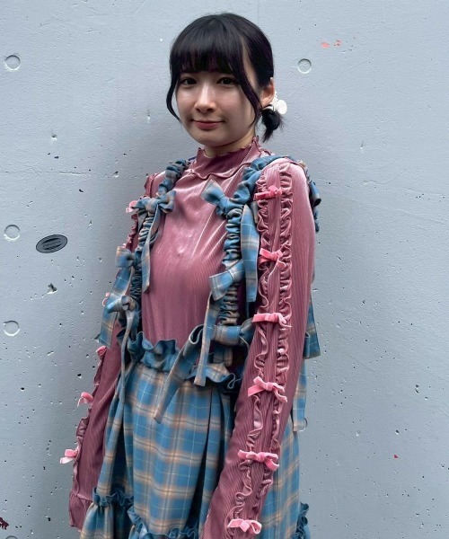 Candy Stripper（キャンディストリッパー）の「DOLLY RIBBON VELOUR トップス（Tシャツ/カットソー・レディース・スモークピンク/ブラック/オフホワイト/チャコール・FREE）」の15枚目の写真