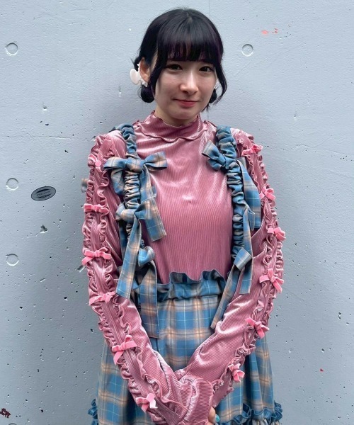 Candy Stripper（キャンディストリッパー）の「DOLLY RIBBON VELOUR トップス（Tシャツ/カットソー・レディース・スモークピンク/ブラック/オフホワイト/チャコール・FREE）」の16枚目の写真