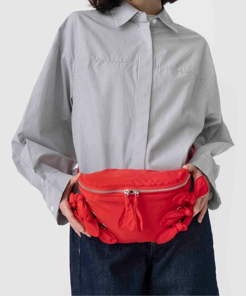 Casselini（キャセリーニ）の「Casselini(キャセリーニ)リボンウエストポーチ（ボディバッグ/ウエストポーチ・レディース・カーキ/レッド/シルバー/ブラック・FREE）」の3枚目の写真
