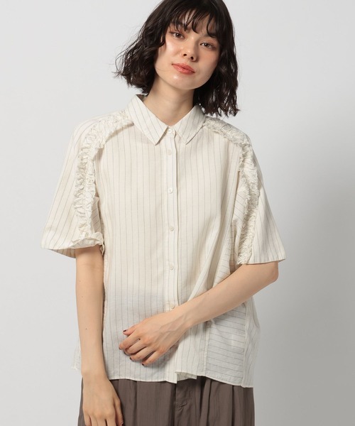 niko and...(ニコアンド)の「COMFORTリネンフリルシャツ(シャツ/ブラウス・レディース・カーキ/チャコール/ホワイト・MEDIUM/LARGE)」の2枚目の写真