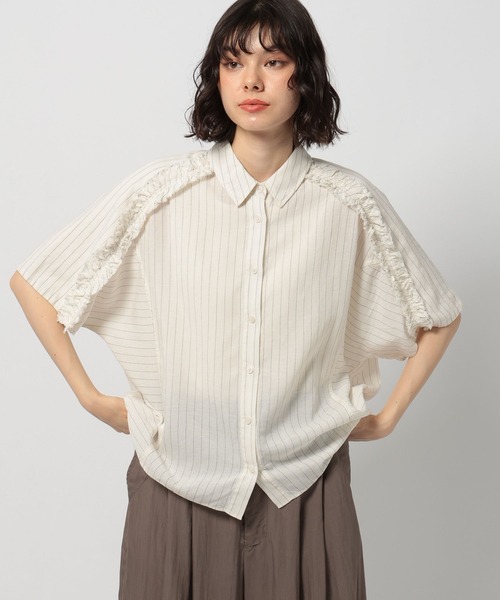 niko and...(ニコアンド)の「COMFORTリネンフリルシャツ(シャツ/ブラウス・レディース・カーキ/チャコール/ホワイト・MEDIUM/LARGE)」の6枚目の写真