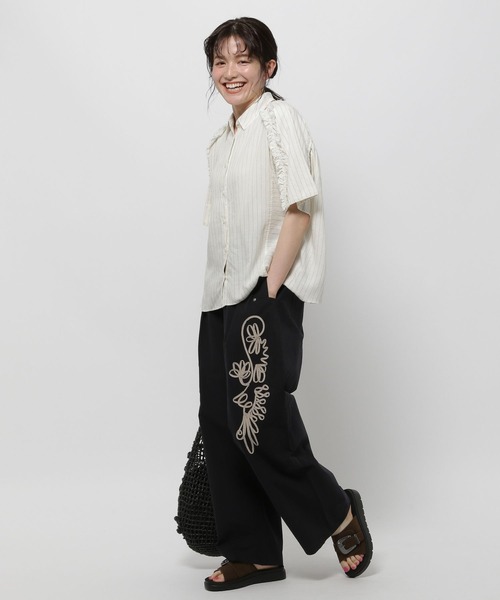 niko and...(ニコアンド)の「COMFORTリネンフリルシャツ(シャツ/ブラウス・レディース・カーキ/チャコール/ホワイト・MEDIUM/LARGE)」の8枚目の写真