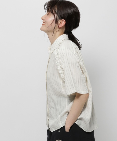 niko and...(ニコアンド)の「COMFORTリネンフリルシャツ(シャツ/ブラウス・レディース・カーキ/チャコール/ホワイト・MEDIUM/LARGE)」の10枚目の写真
