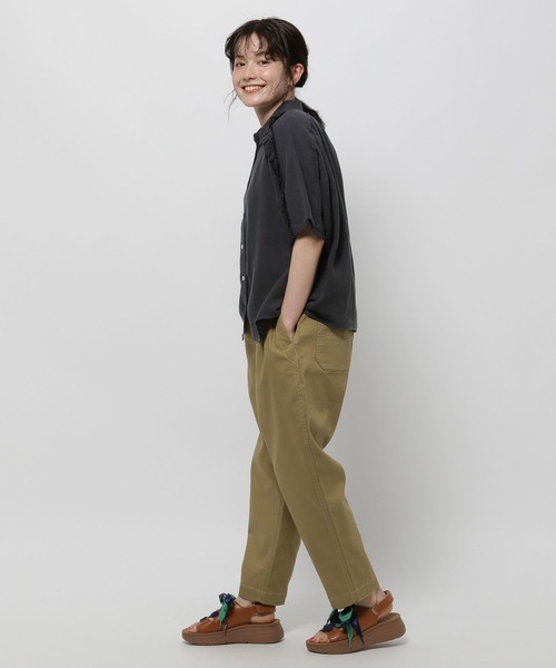niko and...(ニコアンド)の「COMFORTリネンフリルシャツ(シャツ/ブラウス・レディース・カーキ/チャコール/ホワイト・MEDIUM/LARGE)」の12枚目の写真