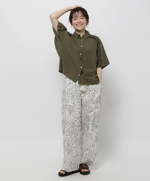niko and...(ニコアンド)の「COMFORTリネンフリルシャツ(シャツ/ブラウス・レディース・カーキ/チャコール/ホワイト・MEDIUM/LARGE)」の17枚目の写真