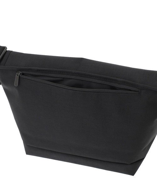 Manhattan Portage（マンハッタンポーテージ）の「NY MESSENGER BAG JR (MD) BP W/DIV LVL TMP（メッセンジャーバッグ・メンズ・ブラック・MEDIUM）」の14枚目の写真