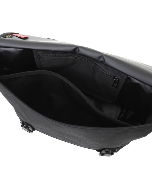 Manhattan Portage（マンハッタンポーテージ）の「NY MESSENGER BAG JR (MD) BP W/DIV LVL TMP（メッセンジャーバッグ・メンズ・ブラック・MEDIUM）」の12枚目の写真