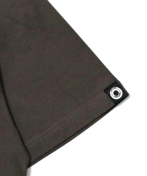 EXAMPLE(エグザンプル)の「EXAMPLE SHIELD LOGO S/S TEE(Tシャツ/カットソー・メンズ・ホワイト×ブルー/ホワイト×レッド/ブラック系その他2/ブラック系その他・M/L/XL/XXL)」の22枚目の写真