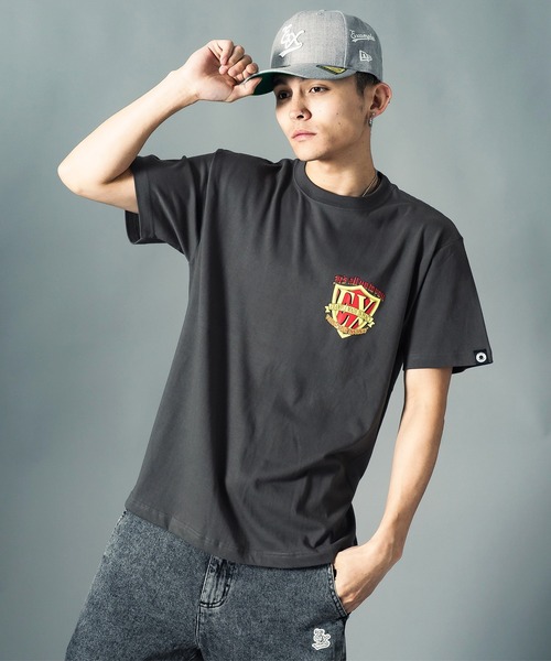 EXAMPLE(エグザンプル)の「EXAMPLE SHIELD LOGO S/S TEE(Tシャツ/カットソー・メンズ・ホワイト×ブルー/ホワイト×レッド/ブラック系その他2/ブラック系その他・M/L/XL/XXL)」の5枚目の写真