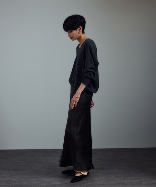 SALON adam et rope'(サロン アダム エ ロペ)の「【WEB限定】サテンバイヤススカート(スカート・レディース・ライトグレー/ブラウン/ブラック・FREE)」の4枚目の写真