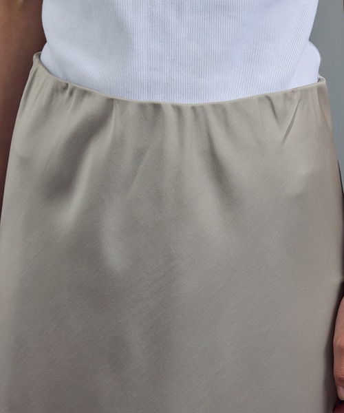 SALON adam et rope'(サロン アダム エ ロペ)の「【WEB限定】サテンバイヤススカート(スカート・レディース・ライトグレー/ブラウン/ブラック・FREE)」の11枚目の写真