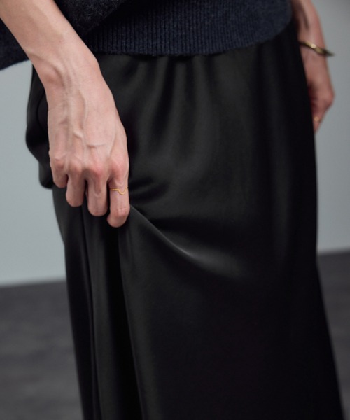 SALON adam et rope'(サロン アダム エ ロペ)の「【WEB限定】サテンバイヤススカート(スカート・レディース・ライトグレー/ブラウン/ブラック・FREE)」の18枚目の写真
