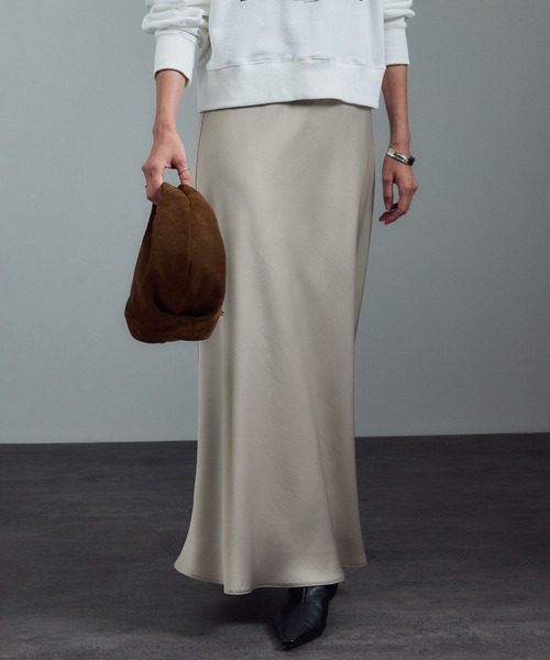 SALON adam et rope'(サロン アダム エ ロペ)の「【WEB限定】サテンバイヤススカート(スカート・レディース・ライトグレー/ブラウン/ブラック・FREE)」の21枚目の写真