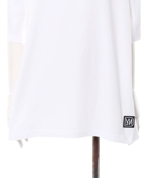 UN3D.(アンスリード)の「BACK LOGO PRINT T-SH / バックロゴプリントTシャツ(Tシャツ/カットソー・レディース・ホワイト/ブラック・FREE)」の8枚目の写真