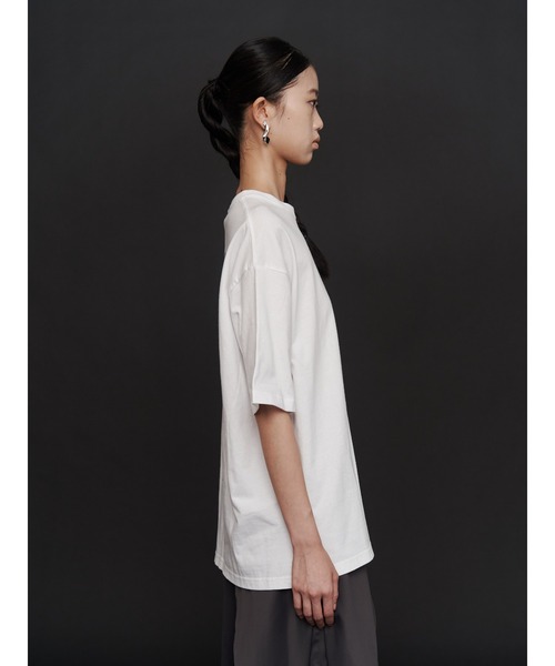 UN3D.(アンスリード)の「BACK LOGO PRINT T-SH / バックロゴプリントTシャツ(Tシャツ/カットソー・レディース・ホワイト/ブラック・FREE)」の16枚目の写真