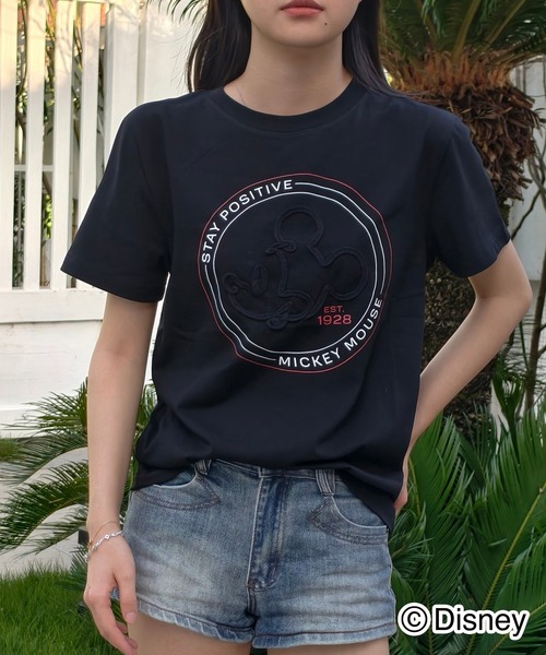Disney(ディズニー)の「Disney / 別注 <Mickey Mouse> コーディングエンブロイダリーTシャツ(Tシャツ/カットソー・レディース・ブラック/オートミール/ホワイト・SMALL/MEDIUM/LARGE)」の7枚目の写真