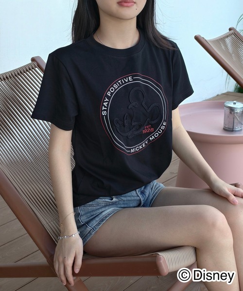 Disney(ディズニー)の「Disney / 別注 <Mickey Mouse> コーディングエンブロイダリーTシャツ(Tシャツ/カットソー・レディース・ブラック/オートミール/ホワイト・SMALL/MEDIUM/LARGE)」の8枚目の写真