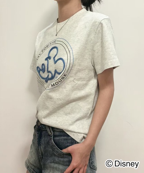 Disney(ディズニー)の「Disney / 別注 <Mickey Mouse> コーディングエンブロイダリーTシャツ(Tシャツ/カットソー・レディース・ブラック/オートミール/ホワイト・SMALL/MEDIUM/LARGE)」の11枚目の写真
