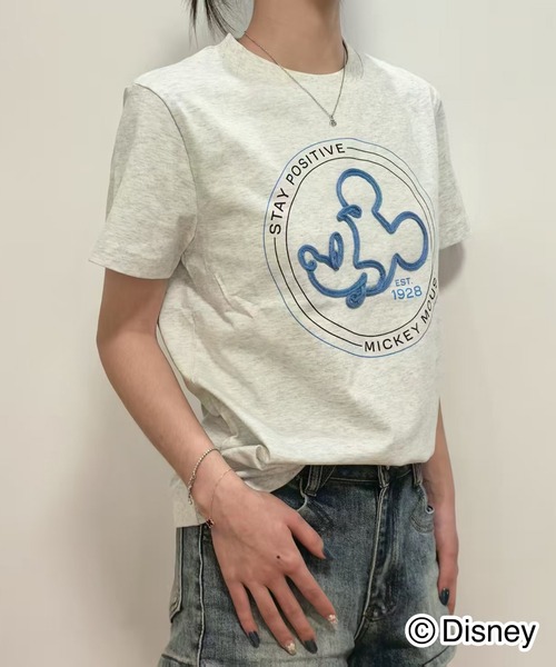 Disney(ディズニー)の「Disney / 別注 <Mickey Mouse> コーディングエンブロイダリーTシャツ(Tシャツ/カットソー・レディース・ブラック/オートミール/ホワイト・SMALL/MEDIUM/LARGE)」の12枚目の写真