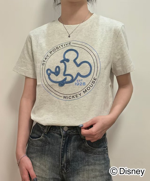Disney(ディズニー)の「Disney / 別注 <Mickey Mouse> コーディングエンブロイダリーTシャツ(Tシャツ/カットソー・レディース・ブラック/オートミール/ホワイト・SMALL/MEDIUM/LARGE)」の10枚目の写真