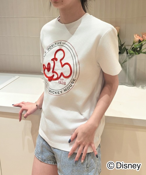 Disney(ディズニー)の「Disney / 別注 <Mickey Mouse> コーディングエンブロイダリーTシャツ(Tシャツ/カットソー・レディース・ブラック/オートミール/ホワイト・SMALL/MEDIUM/LARGE)」の4枚目の写真