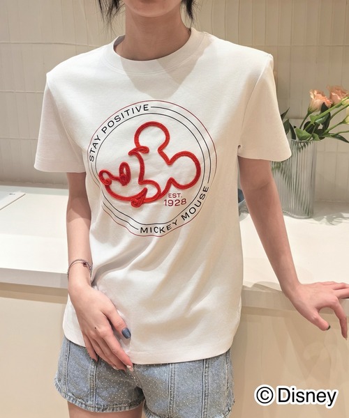 Disney(ディズニー)の「Disney / 別注 <Mickey Mouse> コーディングエンブロイダリーTシャツ(Tシャツ/カットソー・レディース・ブラック/オートミール/ホワイト・SMALL/MEDIUM/LARGE)」の5枚目の写真