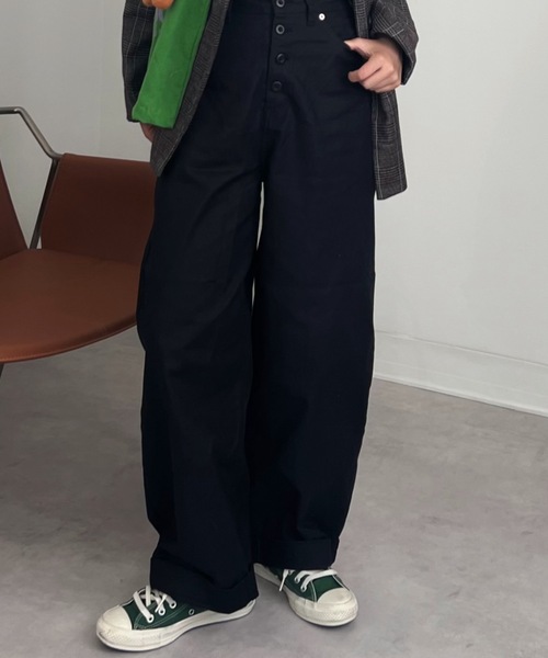 ZOZOMARKET（ゾゾマーケット）の「ZOZOMARKET by tomoka - ロールアップコクーンツイルパンツ（チノパンツ・レディース・ブラック・マルチサイズ）」の2枚目の写真